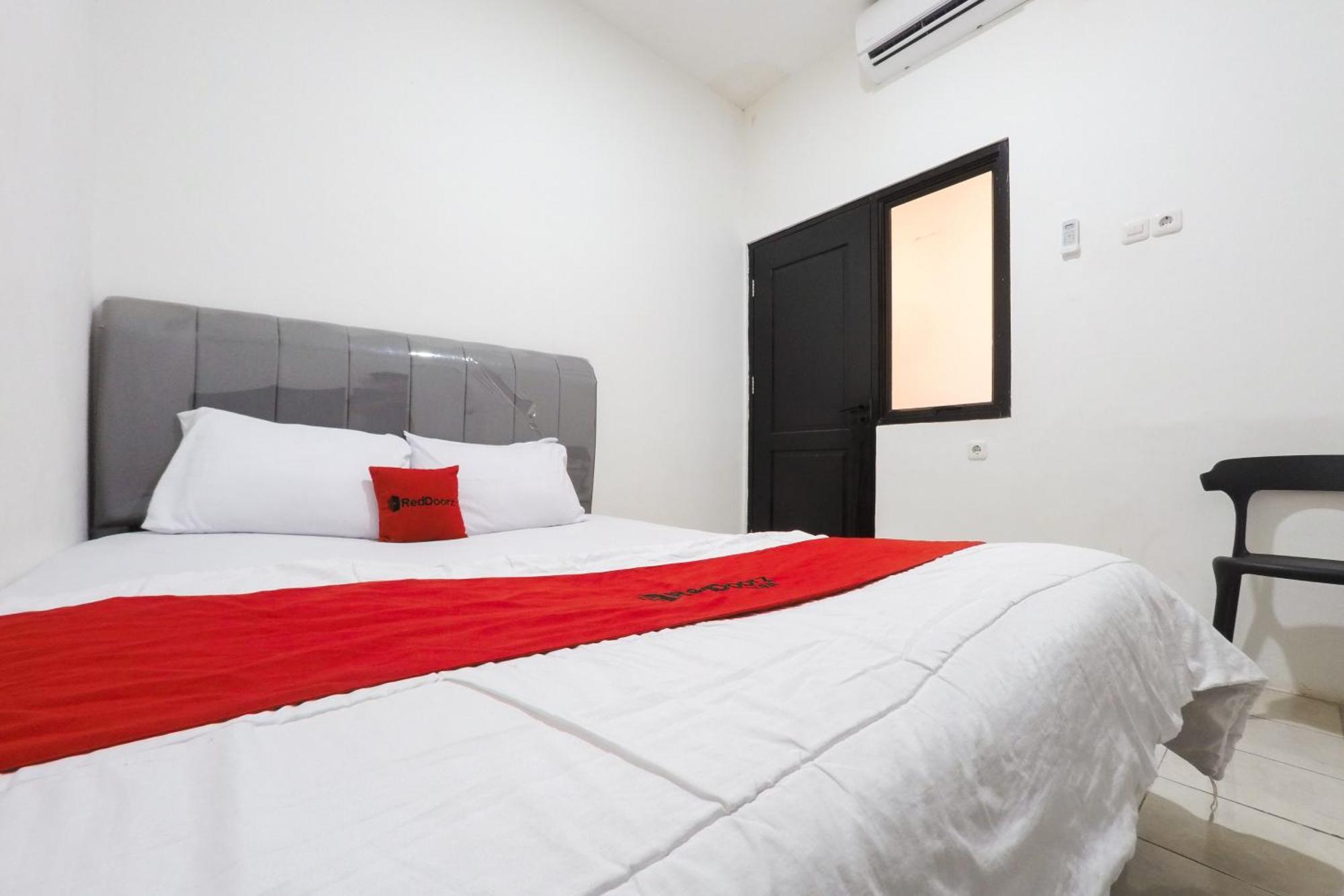Reddoorz At Flamboyan Harapan Indah 호텔 베카시 외부 사진