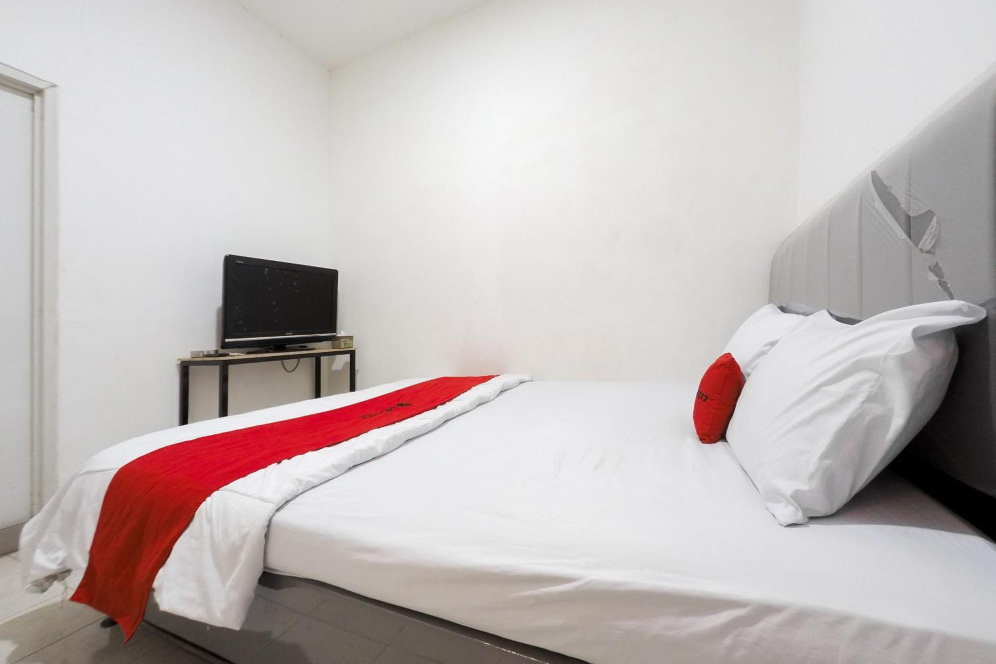 Reddoorz At Flamboyan Harapan Indah 호텔 베카시 외부 사진
