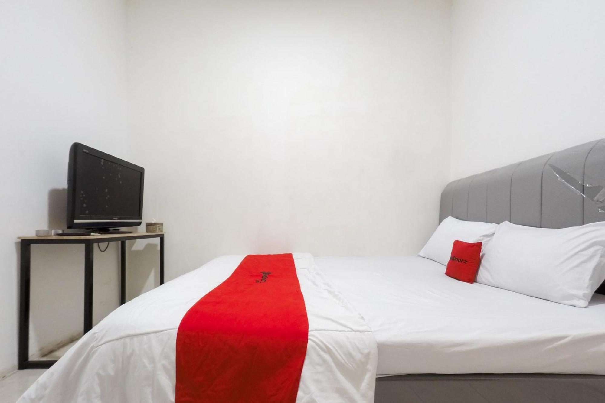 Reddoorz At Flamboyan Harapan Indah 호텔 베카시 외부 사진